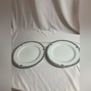 Elegant White Dinner Plates with Blue and Gold Accents